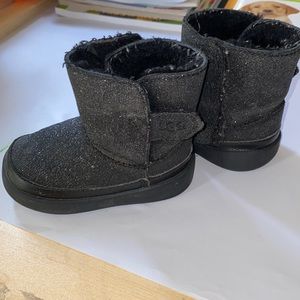UGG KEELAN velcro ankle boot